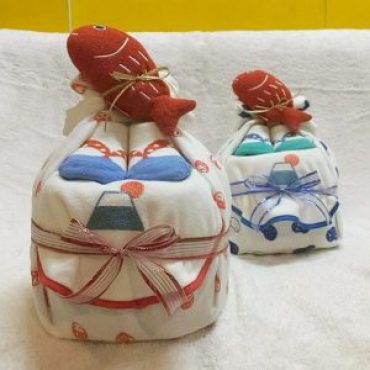 The富士山の日本製の諸々のおむつケーキ。