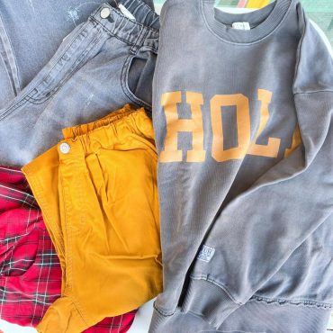 大きな150cmのお洋服も春物が入荷してます。