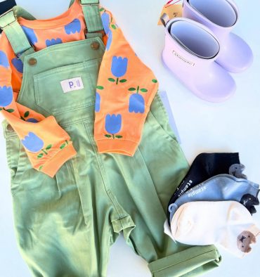 チューリップのトップスが春っぽいです。