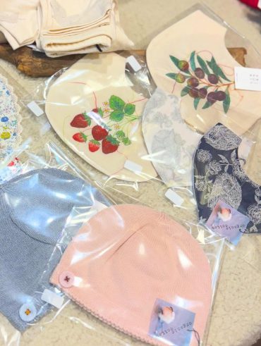 organic cottonのビブや、帽子