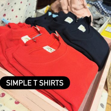 綿100%の普通の形のTシャツが意外と便利です。